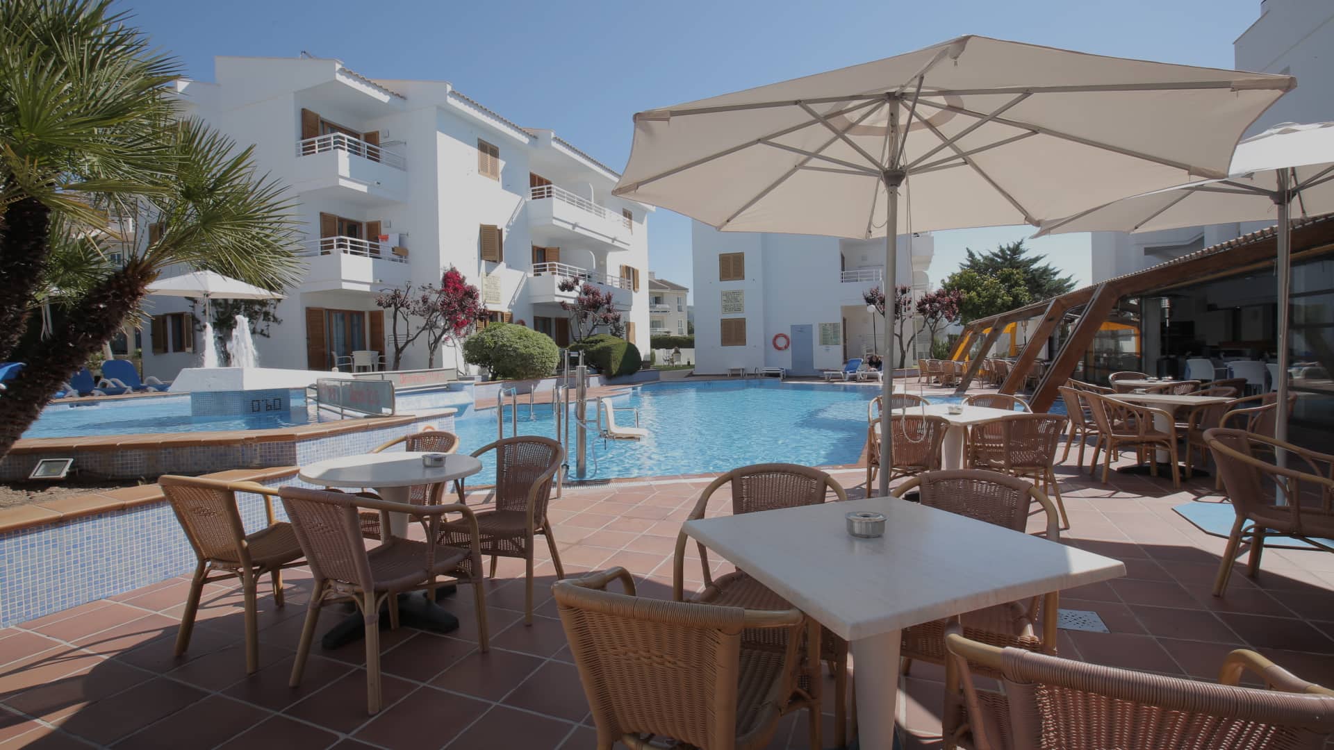 Línea turística Soluciones turísticas integrales Piscina exterior línea turística