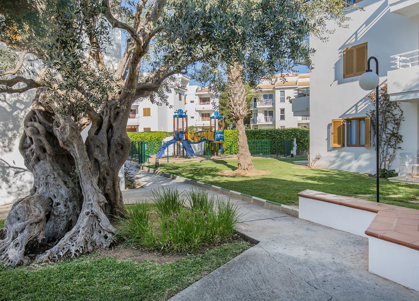 Servicios Línea turística Zona de jardines con parque